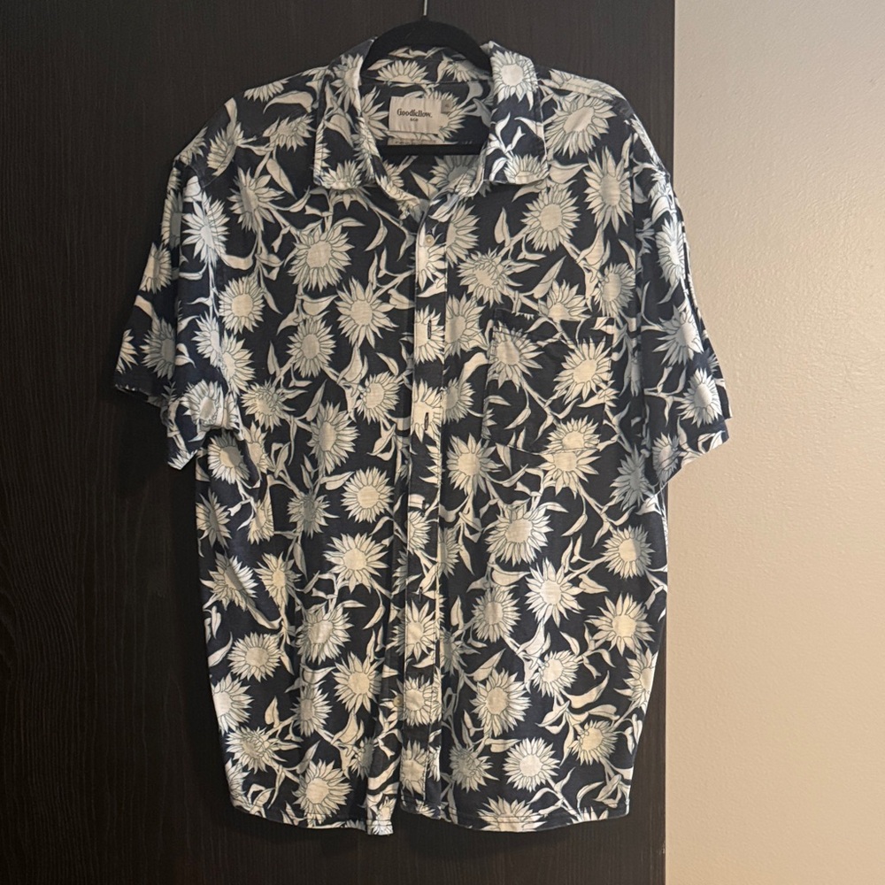 Good fellow men’s button up size XL